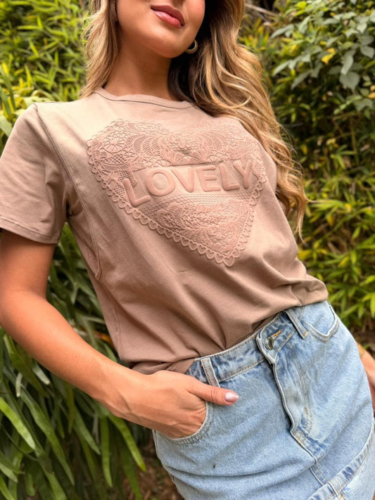 Camiseta Estampado Corazón Color Camel